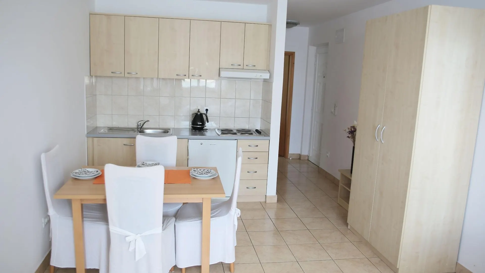 Apartments Tamarix Vinjerac