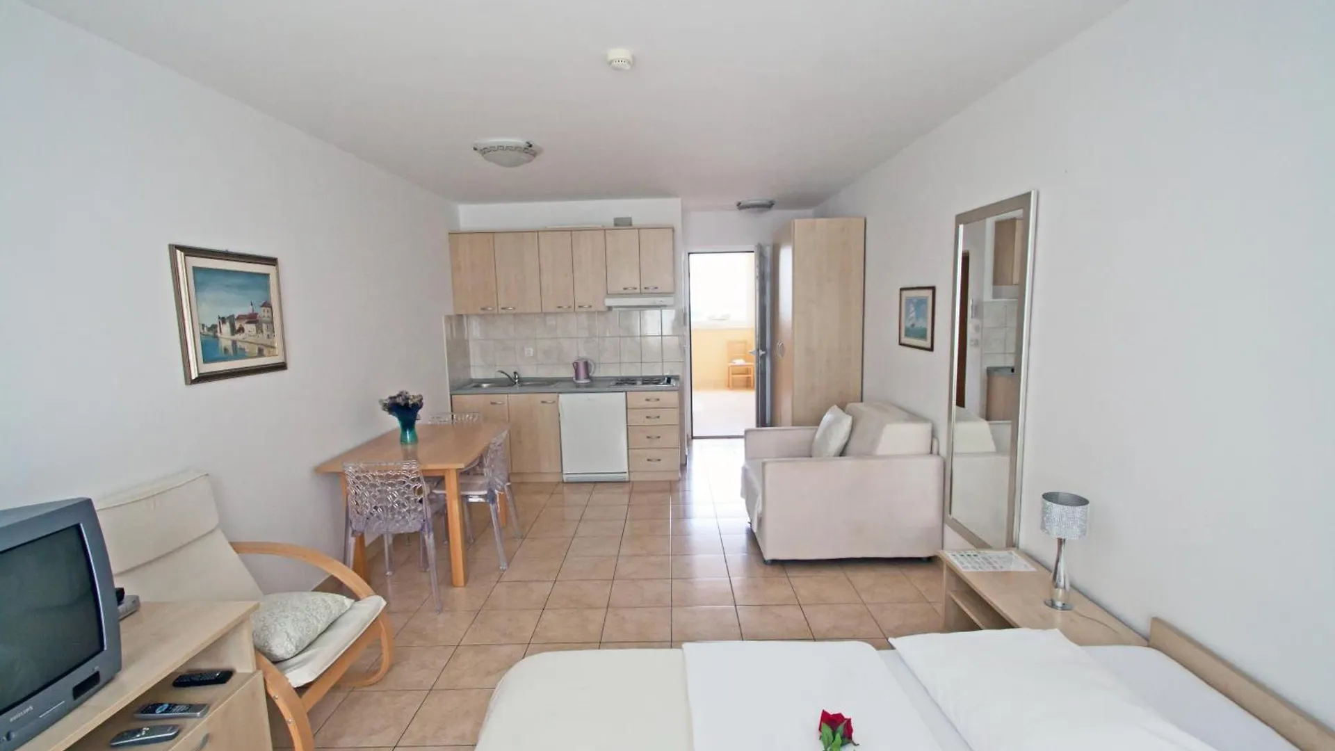 Apartments Tamarix Vinjerac