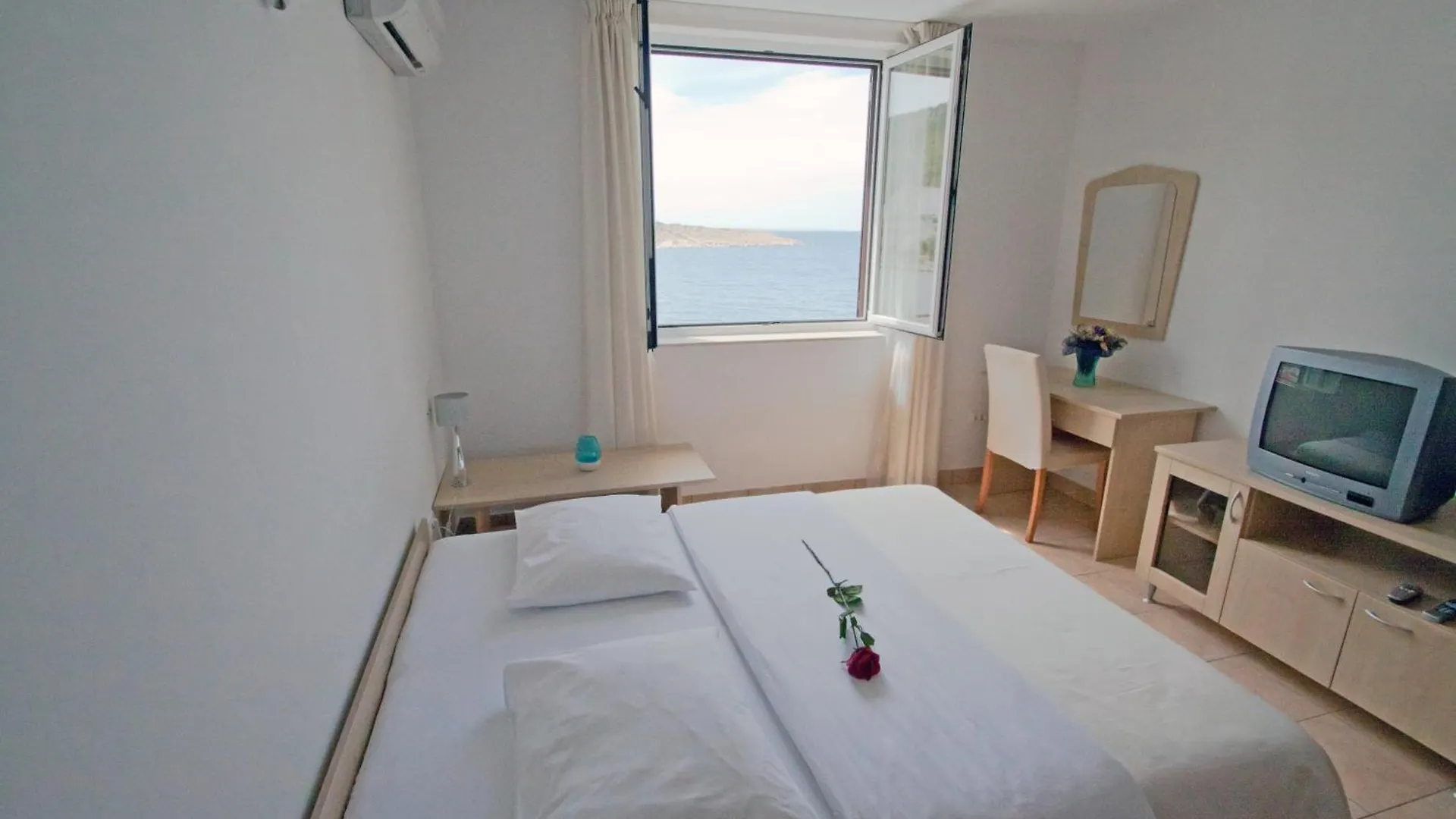 Apartments Tamarix Vinjerac 0*,