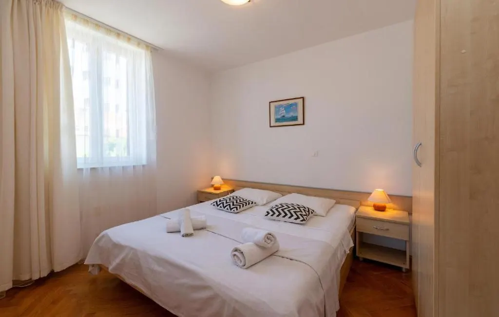 Apartments Tamarix Vinjerac